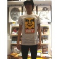 OBEY（オベイ）　Shpard Fairey(シェパード・フェアリー)　ORANGE ICON FACE　Tシャツ　WH
