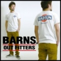 BARNS【バーンズ】パロディプリント天竺Ｔシャツ「BADSUN」